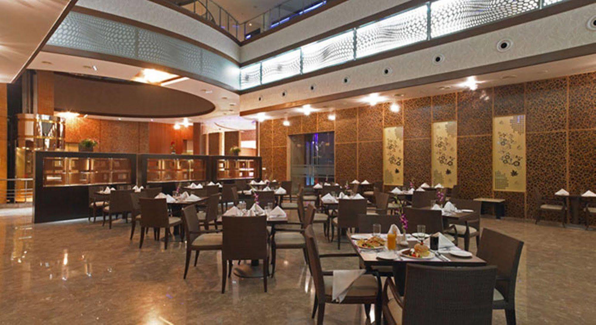 Royal Orchid Central Kireeti Hampi, Hospet Restaurant photo
