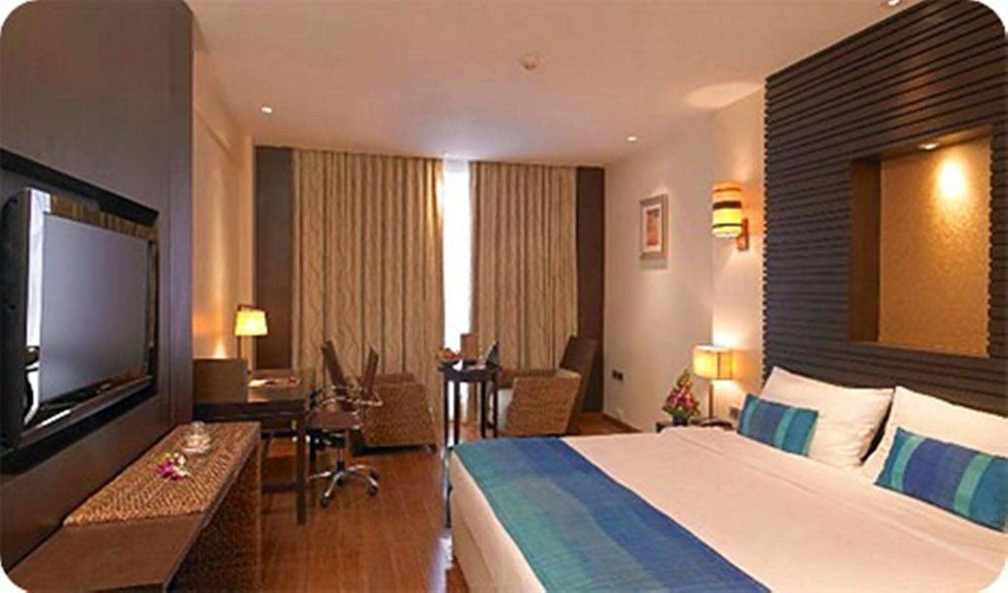 Royal Orchid Central Kireeti Hampi, Hospet Exterior photo